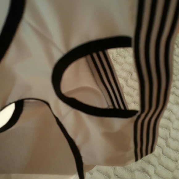 *SOLD* Bundle of 2 exercise bras - Picture 3 of 4